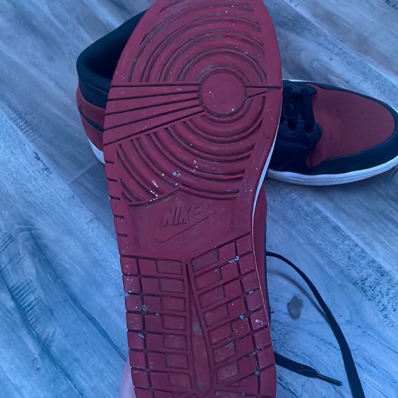 Jordan 1 mids - Picture 3 of 4